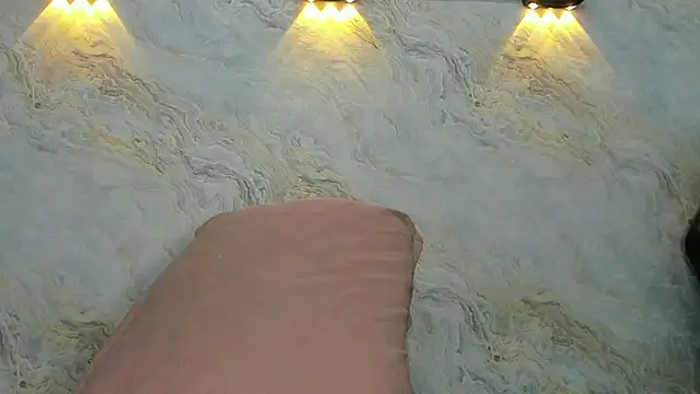 jones maddy  online show from 02-17-25, 12:05