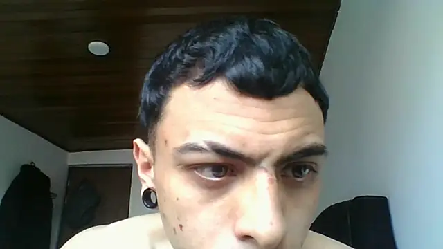 Snapshot of Mollly_n_david chatting on 12-19-25, 09:11 Mollly n david online show from 12-19-25, 09:11