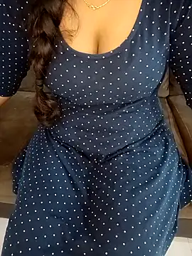 Snapshot of Mounika25 chatting on 03-08-25, 08:57 Mounika25 online show from 03-08-25, 08:57