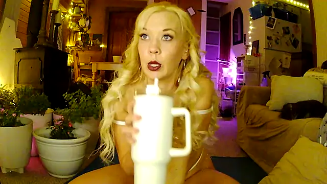 lyra rose online show from 04-18-26, 03:10