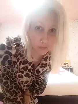 Snapshot of MaggieMoonxxx chatting on 02-08-25, 10:18 MaggieMoonxxx online show from 02-08-25, 10:18