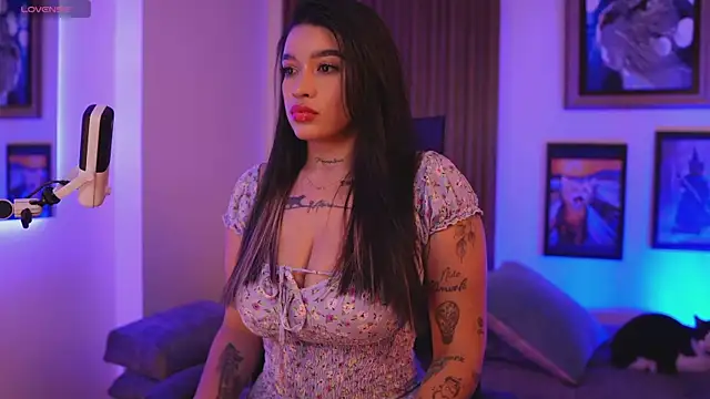 Snapshot of HannahW_ chatting on 12-06-24, 09:35 HannahW online show from 12-06-24, 09:35