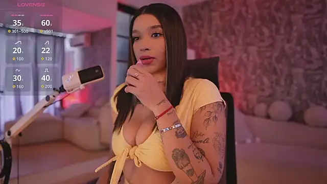 Snapshot of HannahW_ chatting on 09-10-25, 06:52 HannahW online show from 09-10-25, 06:52