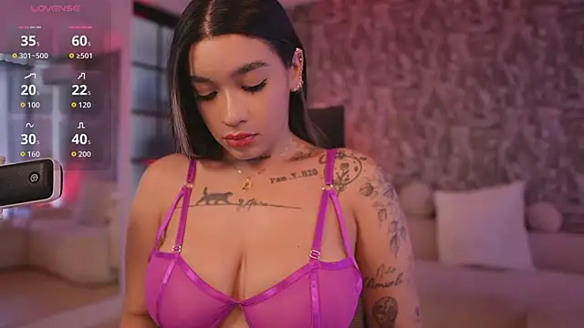 Snapshot of HannahW_ chatting on 09-18-25, 06:21 HannahW online show from 09-18-25, 06:21