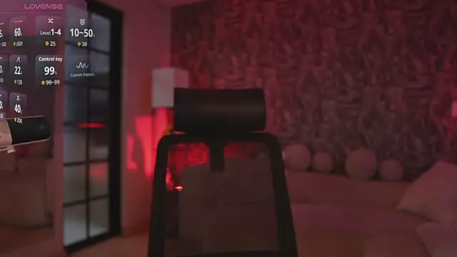 Snapshot of HannahW_ chatting on 09-21-25, 12:07 HannahW online show from 09-21-25, 12:07