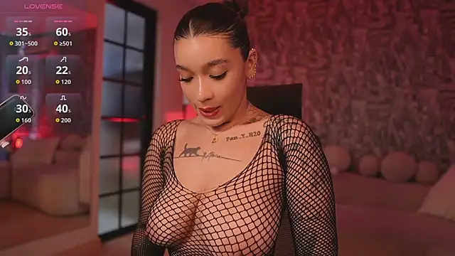 HannahW  online show from 09-26-25, 08:02