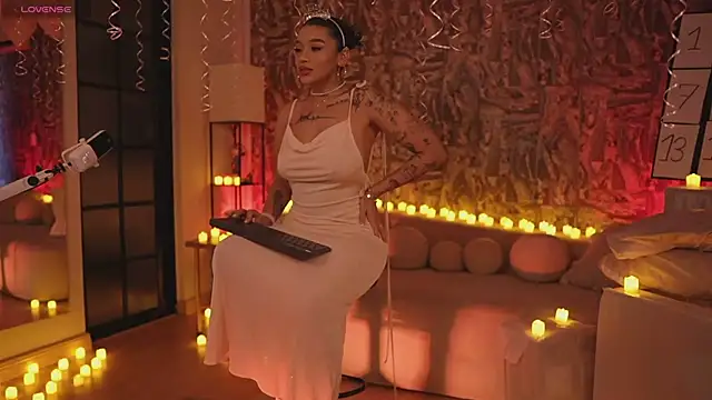 HannahW  online show from 10-04-25, 10:08