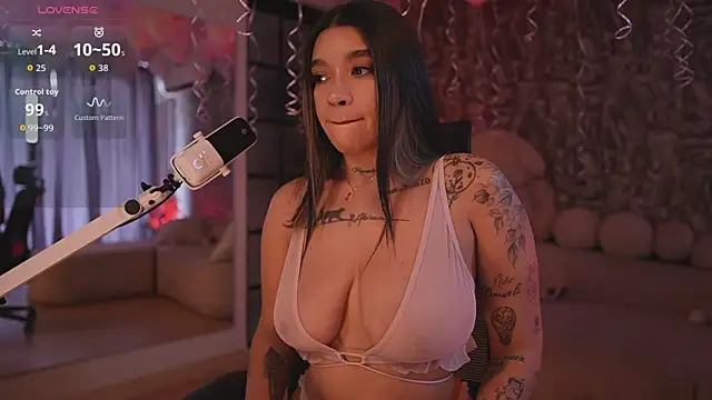 Snapshot of HannahW_ chatting on 10-09-25, 08:29 HannahW online show from 10-09-25, 08:29