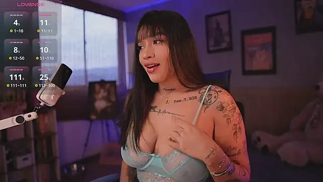 HannahW  online show from 11-15-25, 09:43