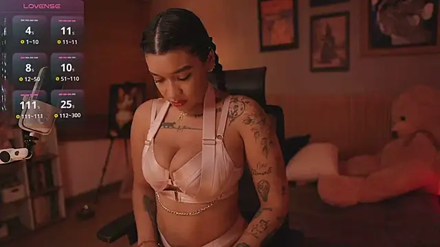 Snapshot of HannahW_ chatting on 11-22-25, 11:26 HannahW online show from 11-22-25, 11:26