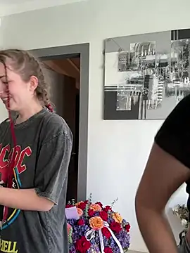 Nura n Sarah online show from 01-18-25, 06:13