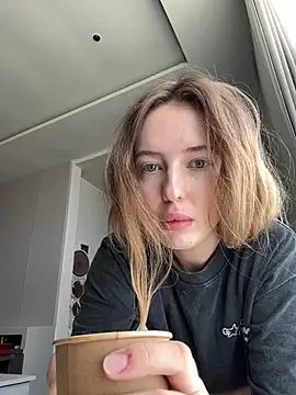 Nura n Sarah online show from 04-17-26, 05:10