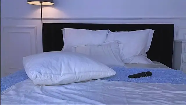 NicoleMarani online show from 12-21-25, 03:02