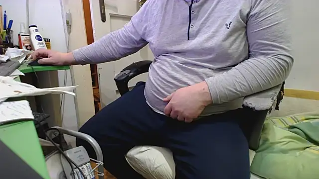 Snapshot of tipko123 chatting on 12-20-24, 07:28 tipko123 online show from 12-20-24, 07:28