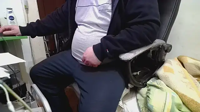 Snapshot of tipko123 chatting on 10-09-25, 06:17 tipko123 online show from 10-09-25, 06:17