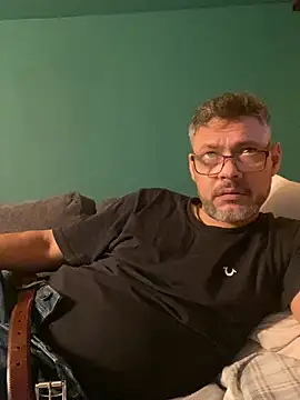 Snapshot of Mikemike19m chatting on 01-30-25, 01:42 Mikemike19m online show from 01-30-25, 01:42