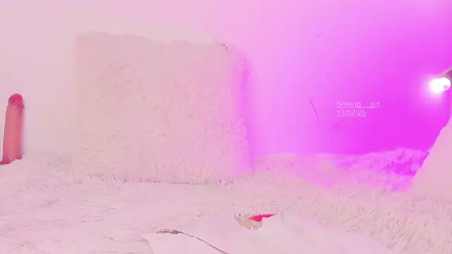 Snapshot of smiling__girl2 chatting on 02-13-25, 09:38 smiling girl2 online show from 02-13-25, 09:38