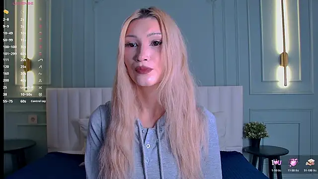 Snapshot of CarolReeves chatting on 11-11-25, 06:24 CarolReeves online show from 11-11-25, 06:24