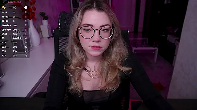 Snapshot of RemyCute chatting on 11-29-25, 02:09 RemyCute online show from 11-29-25, 02:09