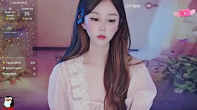 Snapshot of Aimee-520 chatting on 02-19-25, 04:44 Aimee-520 online show from 02-19-25, 04:44