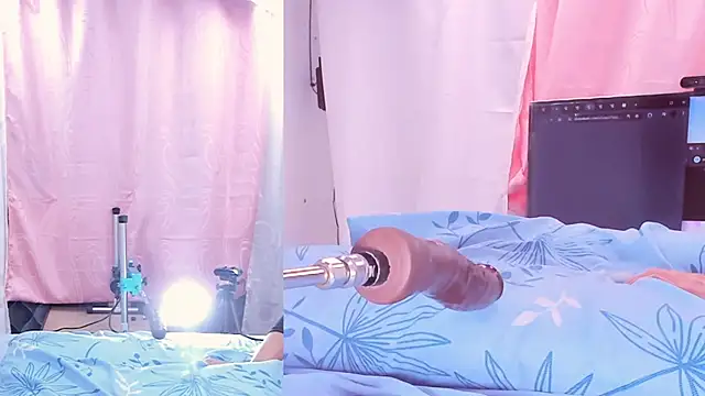 Snapshot of Aleska_James chatting on 09-20-25, 12:39 Aleska James online show from 09-20-25, 12:39