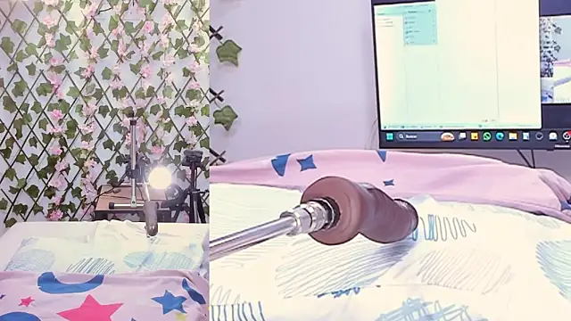 Snapshot of Aleska_James chatting on 10-07-25, 12:35 Aleska James online show from 10-07-25, 12:35