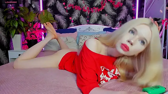 Lollita Lewis online show from 12-19-25, 07:43