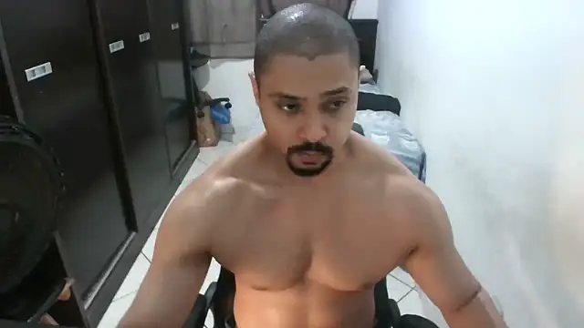 Snapshot of Brian_Aries chatting on 06-06-26, 03:33 Brian Aries online show from 06-06-26, 03:33