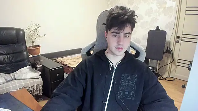 Snapshot of Knuckles17 chatting on 12-04-25, 11:08 Knuckles17 online show from 12-04-25, 11:08