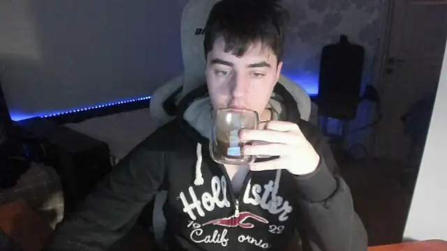 Snapshot of Knuckles17 chatting on 01-06-26, 06:50 Knuckles17 online show from 01-06-26, 06:50