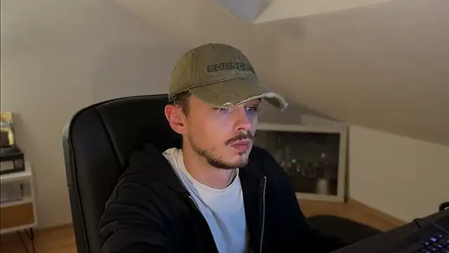 naked psy online show from 10-30-25, 02:13