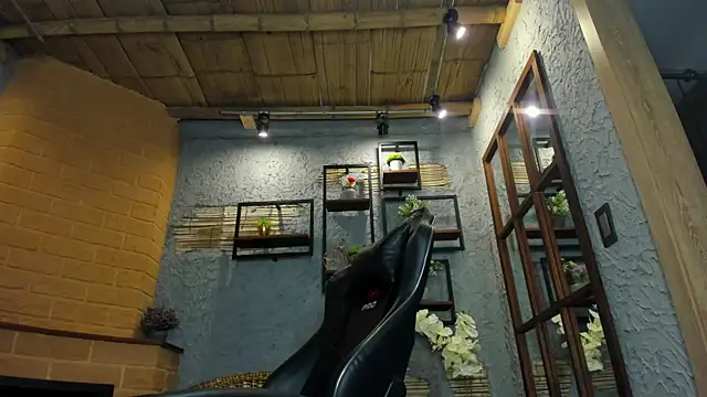 Snapshot of alexgiraldo_ chatting on 01-12-25, 06:05 alexgiraldo online show from 01-12-25, 06:05