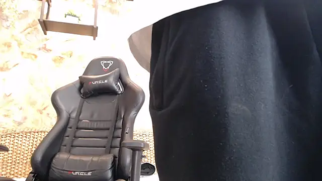 Snapshot of alexgiraldo_ chatting on 01-16-25, 11:15 alexgiraldo online show from 01-16-25, 11:15