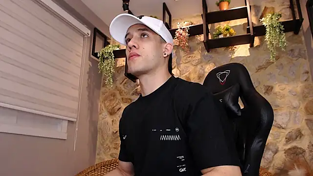 Snapshot of alexgiraldo_ chatting on 01-18-25, 11:11 alexgiraldo online show from 01-18-25, 11:11