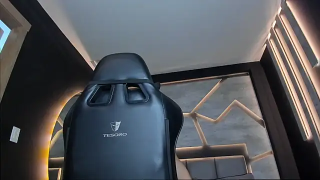 Snapshot of alexgiraldo_ chatting on 01-28-25, 02:21 alexgiraldo online show from 01-28-25, 02:21