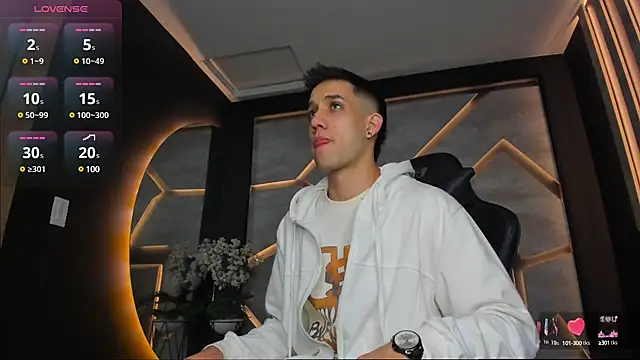 Snapshot of alexgiraldo_ chatting on 02-01-25, 11:21 alexgiraldo online show from 02-01-25, 11:21