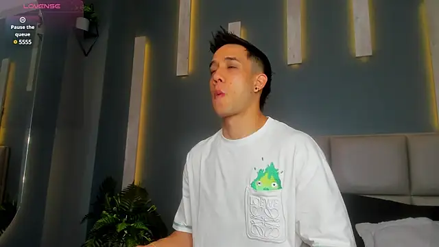 Snapshot of alexgiraldo_ chatting on 02-06-25, 11:21 alexgiraldo online show from 02-06-25, 11:21