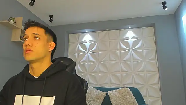 Snapshot of alexgiraldo_ chatting on 02-10-25, 11:25 alexgiraldo online show from 02-10-25, 11:25