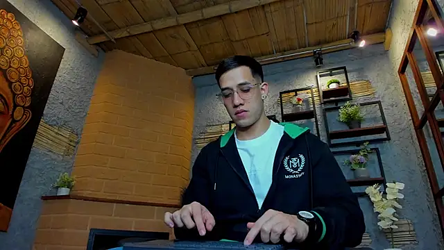 Snapshot of alexgiraldo_ chatting on 02-21-25, 11:22 alexgiraldo online show from 02-21-25, 11:22