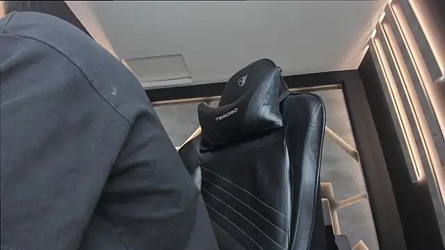 Snapshot of alexgiraldo_ chatting on 02-27-25, 02:21 alexgiraldo online show from 02-27-25, 02:21