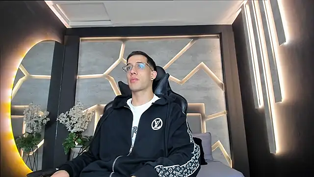 Snapshot of alexgiraldo_ chatting on 02-28-25, 11:14 alexgiraldo online show from 02-28-25, 11:14