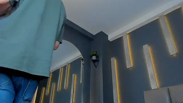 Snapshot of alexgiraldo_ chatting on 03-04-25, 11:29 alexgiraldo online show from 03-04-25, 11:29