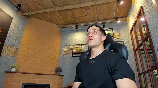 Snapshot of alexgiraldo_ chatting on 03-05-25, 03:18 alexgiraldo online show from 03-05-25, 03:18