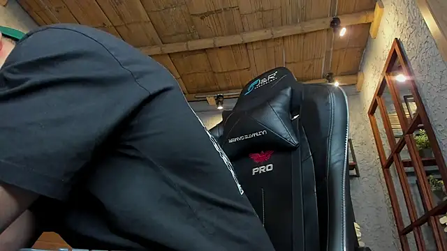 Snapshot of alexgiraldo_ chatting on 03-10-25, 02:59 alexgiraldo online show from 03-10-25, 02:59