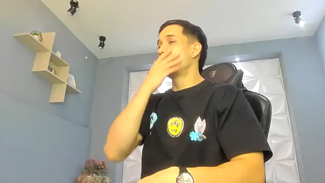 Snapshot of alexgiraldo_ chatting on 03-11-25, 11:23 alexgiraldo online show from 03-11-25, 11:23