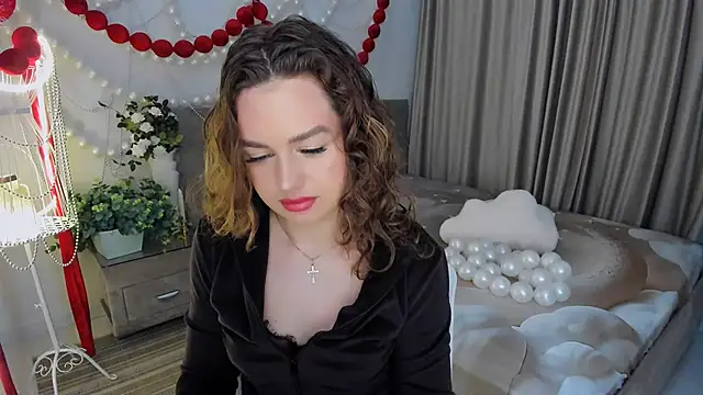 Snapshot of MiracleCurly chatting on 04-19-26, 03:06 MiracleCurly online show from 04-19-26, 03:06