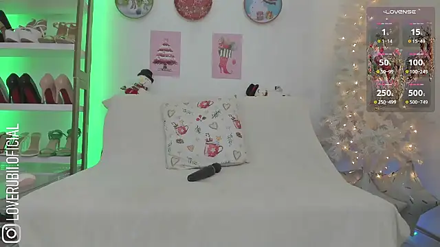 Snapshot of loverubii chatting on 12-17-24, 04:23 loverubii online show from 12-17-24, 04:23