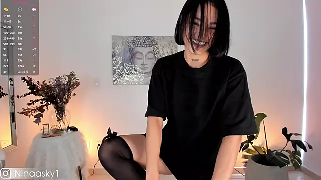 Snapshot of ninaa_sky chatting on 02-15-25, 04:23 ninaa sky online show from 02-15-25, 04:23