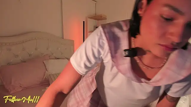 Snapshot of ninaa_sky chatting on 11-29-25, 12:02 ninaa sky online show from 11-29-25, 12:02