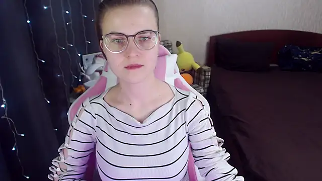 Snapshot of MissBrightShine chatting on 02-11-25, 04:02 MissBrightShine online show from 02-11-25, 04:02